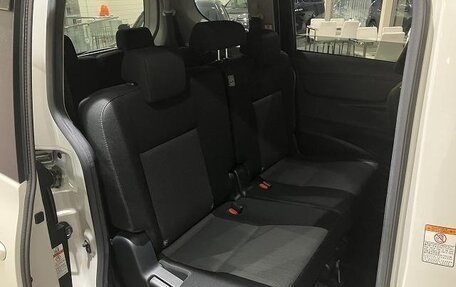 Toyota Sienta II, 2021 год, 1 143 000 рублей, 33 фотография