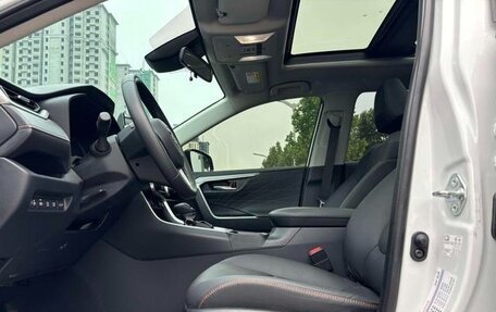Toyota RAV4, 2024 год, 3 410 999 рублей, 8 фотография