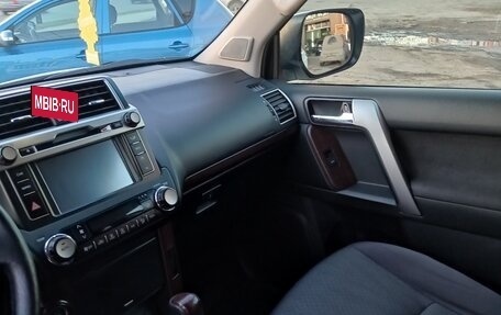 Toyota Land Cruiser Prado 150 рестайлинг 2, 2015 год, 3 650 000 рублей, 9 фотография