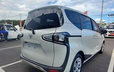 Toyota Sienta II, 2021 год, 1 043 000 рублей, 5 фотография