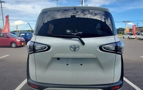 Toyota Sienta II, 2021 год, 1 043 000 рублей, 6 фотография