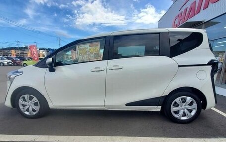 Toyota Sienta II, 2021 год, 1 043 000 рублей, 8 фотография