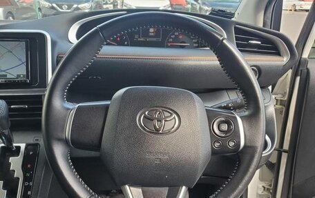 Toyota Sienta II, 2021 год, 1 043 000 рублей, 14 фотография