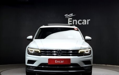 Volkswagen Tiguan II, 2021 год, 2 553 000 рублей, 13 фотография