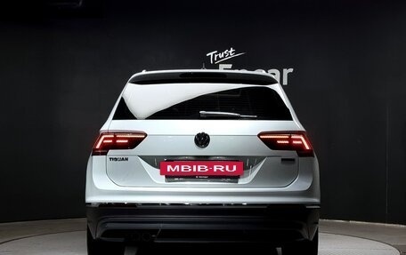 Volkswagen Tiguan II, 2021 год, 2 553 000 рублей, 10 фотография