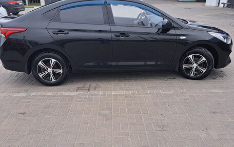 Hyundai Solaris II рестайлинг, 2017 год, 1 050 000 рублей, 4 фотография