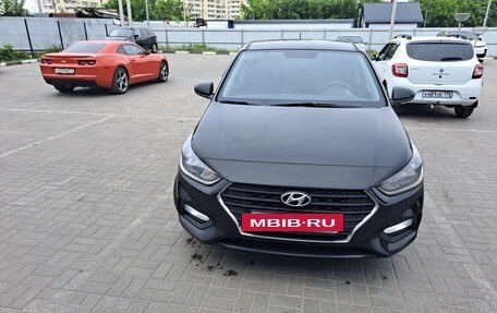 Hyundai Solaris II рестайлинг, 2017 год, 1 050 000 рублей, 2 фотография