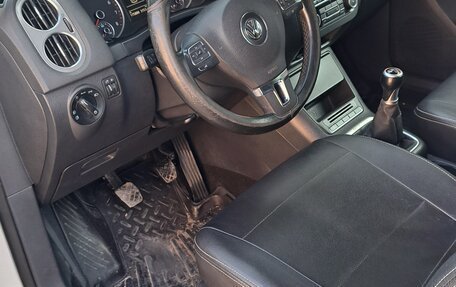 Volkswagen Tiguan I, 2011 год, 900 000 рублей, 2 фотография
