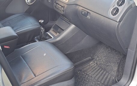Volkswagen Tiguan I, 2011 год, 900 000 рублей, 6 фотография