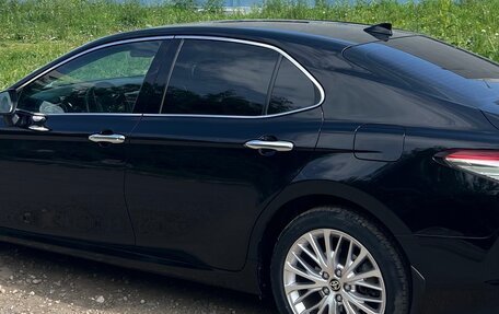 Toyota Camry, 2020 год, 3 450 000 рублей, 2 фотография