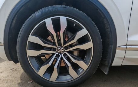 Volkswagen Touareg III, 2019 год, 3 950 000 рублей, 5 фотография