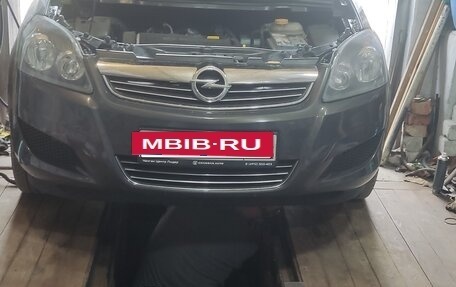 Opel Zafira B, 2013 год, 747 000 рублей, 2 фотография