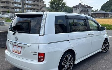 Toyota ISis I, 2010 год, 976 000 рублей, 2 фотография