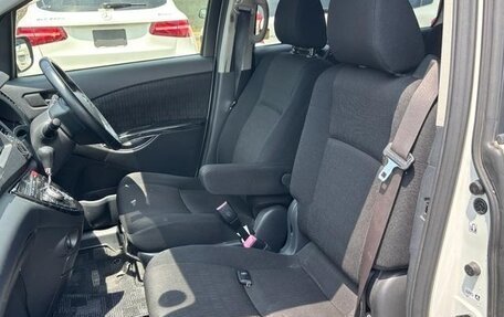 Toyota ISis I, 2010 год, 976 000 рублей, 16 фотография