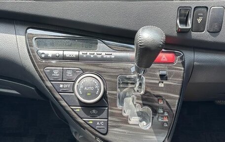 Toyota ISis I, 2010 год, 976 000 рублей, 30 фотография
