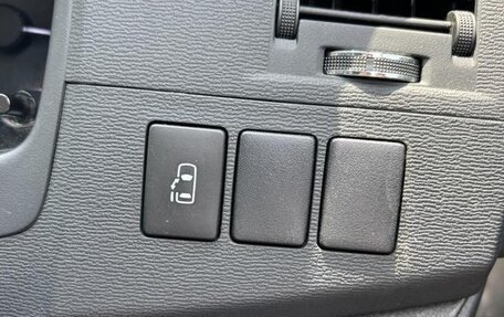 Toyota ISis I, 2010 год, 976 000 рублей, 33 фотография
