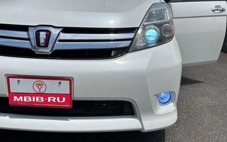 Toyota ISis I, 2010 год, 976 000 рублей, 27 фотография