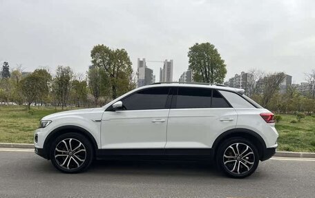 Volkswagen T-Roc I, 2022 год, 1 820 000 рублей, 4 фотография