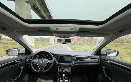 Volkswagen T-Roc I, 2022 год, 1 820 000 рублей, 8 фотография