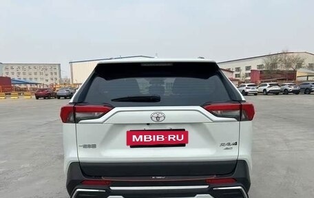 Toyota RAV4, 2021 год, 2 380 000 рублей, 4 фотография