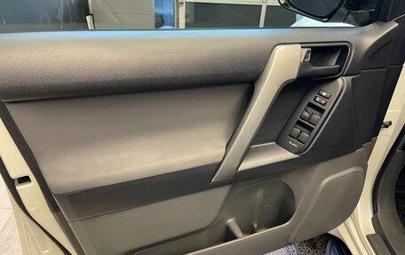 Toyota Land Cruiser Prado 150 рестайлинг 2, 2010 год, 2 900 000 рублей, 12 фотография