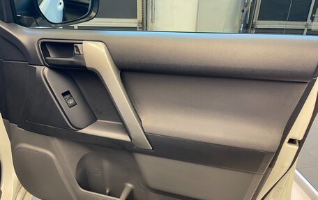 Toyota Land Cruiser Prado 150 рестайлинг 2, 2010 год, 2 900 000 рублей, 17 фотография