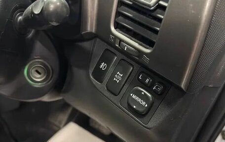 Toyota Wish II, 2003 год, 897 000 рублей, 10 фотография