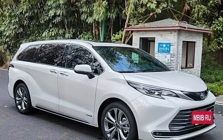 Toyota Sienna, 2022 год, 3 462 300 рублей, 2 фотография