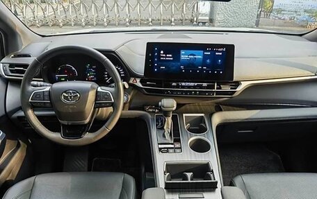 Toyota Sienna, 2022 год, 3 462 300 рублей, 9 фотография