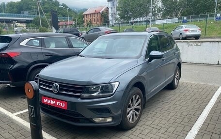 Volkswagen Tiguan II, 2018 год, 1 900 000 рублей, 1 фотография