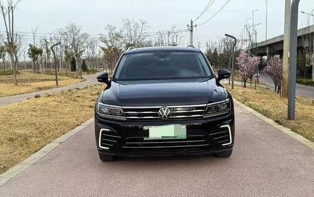 Volkswagen Tiguan II, 2021 год, 1 920 000 рублей, 2 фотография