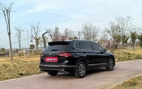 Volkswagen Tiguan II, 2021 год, 1 920 000 рублей, 8 фотография