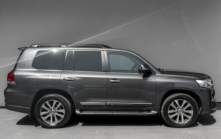 Toyota Land Cruiser 200, 2018 год, 5 800 000 рублей, 4 фотография