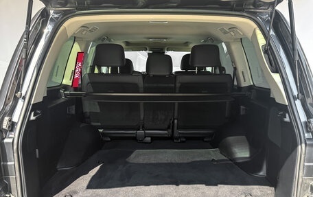 Toyota Land Cruiser 200, 2018 год, 5 800 000 рублей, 10 фотография