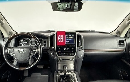 Toyota Land Cruiser 200, 2018 год, 5 800 000 рублей, 14 фотография