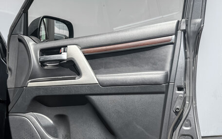 Toyota Land Cruiser 200, 2018 год, 5 800 000 рублей, 24 фотография