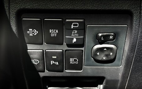 Toyota Land Cruiser 200, 2018 год, 5 800 000 рублей, 25 фотография