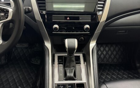 Mitsubishi Pajero Sport III рестайлинг, 2020 год, 4 700 000 рублей, 16 фотография