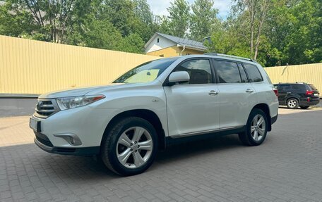 Toyota Highlander III, 2012 год, 1 890 000 рублей, 2 фотография
