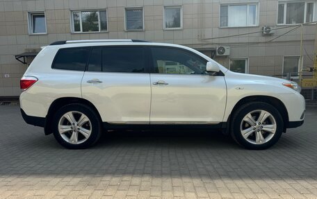 Toyota Highlander III, 2012 год, 1 890 000 рублей, 3 фотография