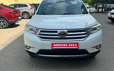 Toyota Highlander III, 2012 год, 1 890 000 рублей, 4 фотография