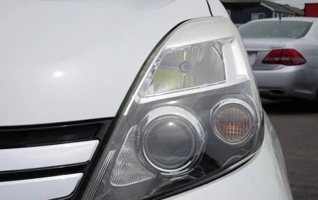 Toyota ISis I, 2011 год, 943 000 рублей, 19 фотография