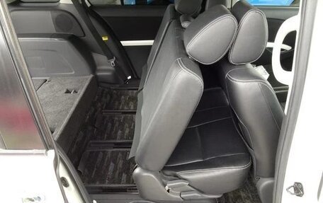 Toyota ISis I, 2011 год, 943 000 рублей, 28 фотография