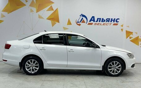 Volkswagen Jetta VI, 2011 год, 820 000 рублей, 2 фотография