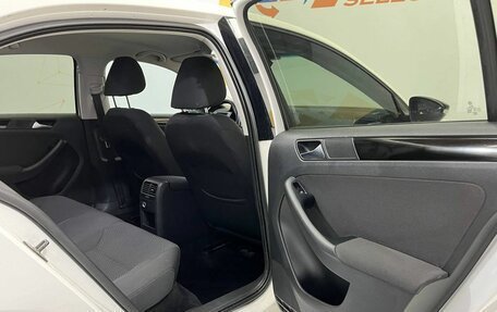 Volkswagen Jetta VI, 2011 год, 820 000 рублей, 17 фотография