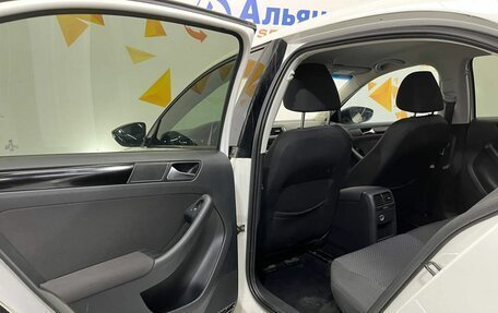 Volkswagen Jetta VI, 2011 год, 820 000 рублей, 24 фотография
