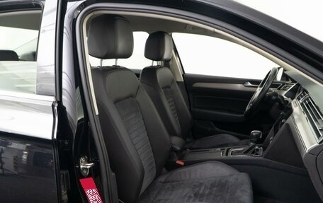 Volkswagen Passat B8 рестайлинг, 2018 год, 1 950 000 рублей, 8 фотография