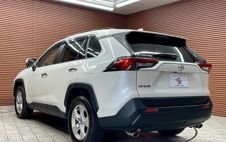 Toyota RAV4, 2021 год, 2 550 000 рублей, 3 фотография
