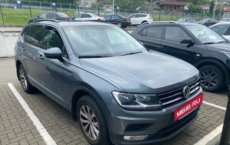 Volkswagen Tiguan II, 2018 год, 1 900 000 рублей, 2 фотография