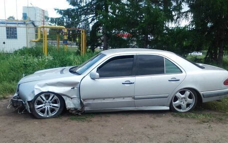 Mercedes-Benz E-Класс, 1997 год, 250 000 рублей, 3 фотография
